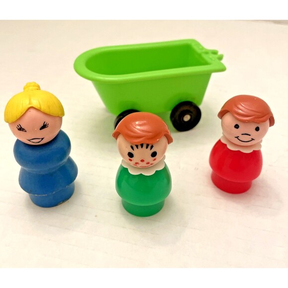 Vintage Fisher Price Little People Green Bath Tub Cart Plus 3 Figures - Picture 1 of 11